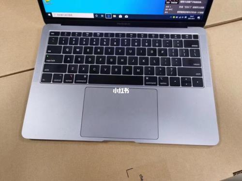 macbook看着视频屏幕自己就暗了