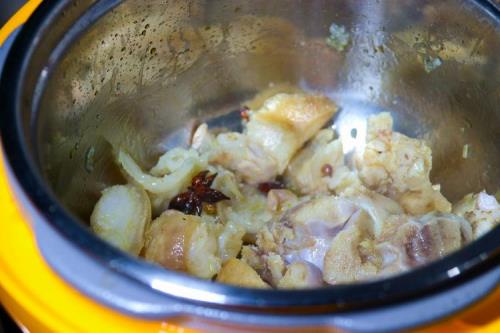 电压力锅炖肉和豆蹄筋的区别