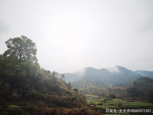 门外青山紫翠堆全诗译文