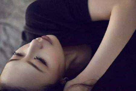 为什么半夜他会突然紧抱着我