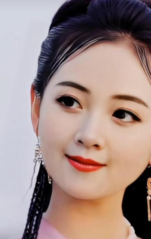 俏佳人是什么意思