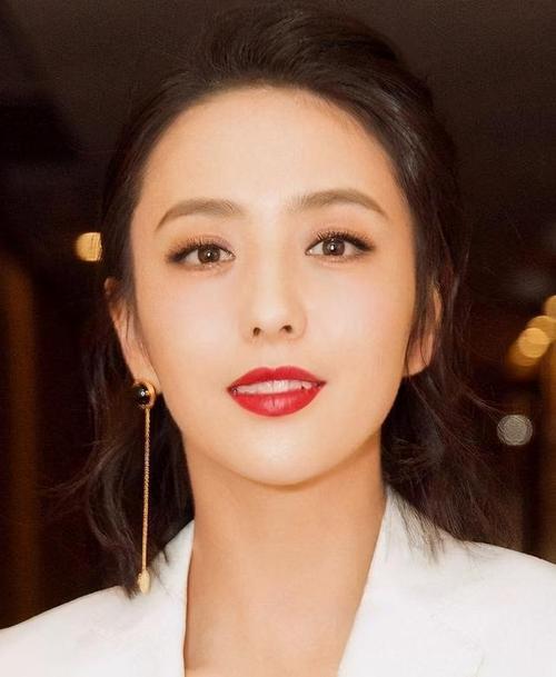 佟丽娅哪里人出生的