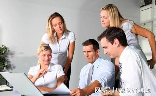 男领导突然冷落女下属的原因