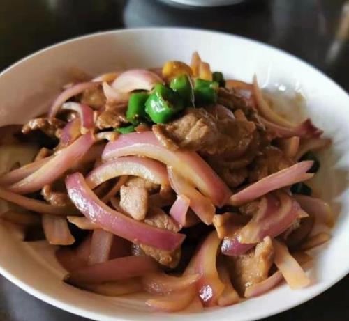 洋葱炒羊肉的家常做法