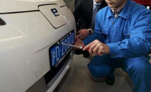 车牌褪色更换需要多少费用