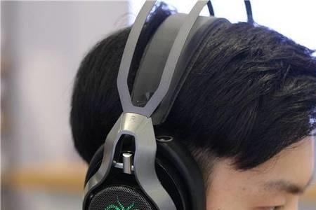 耳机玩游戏听不清左右