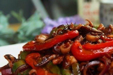 铁板酱爆鱿鱼教学