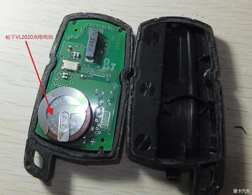 宝马e90遥控钥匙不用换电池吗