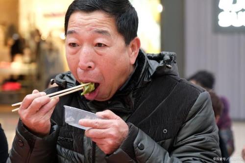 吃饱了不想家什么意思