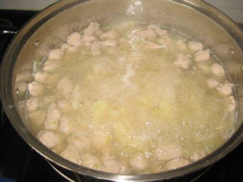 韭香氽水丸子怎么做