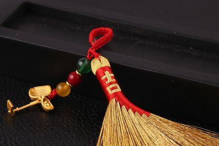 门框上挂笤帚是什么意思