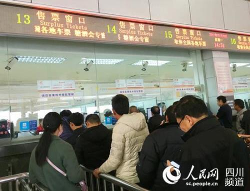成都东站客车取票口怎么走