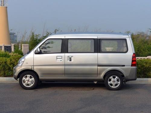 五菱荣光s1.5t自动挡落地价