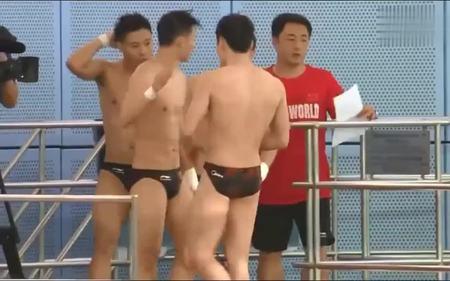 陈艾森什么时候退役