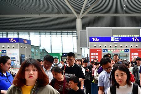 郑州东站乘车提前多久