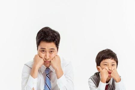 父亲总是指指点点的意思