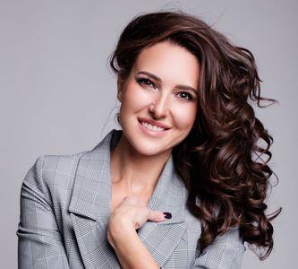 形容女人干练的词