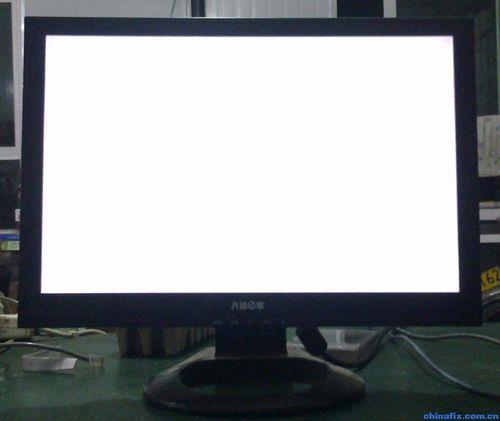 电脑开机闪白屏状态栏不显示