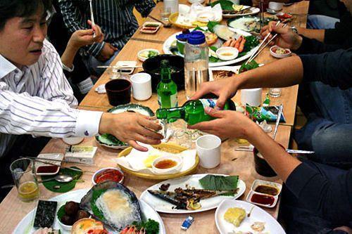 酒桌不大风景如画朋友不多原句