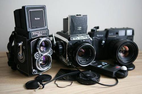 一部相机需要多少配件