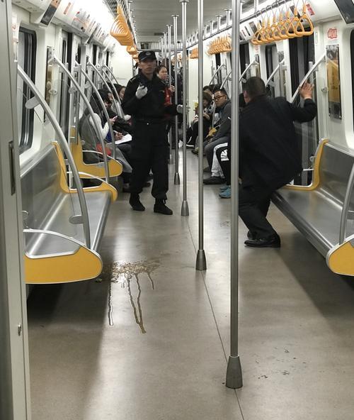 地铁十点半结束的意思是