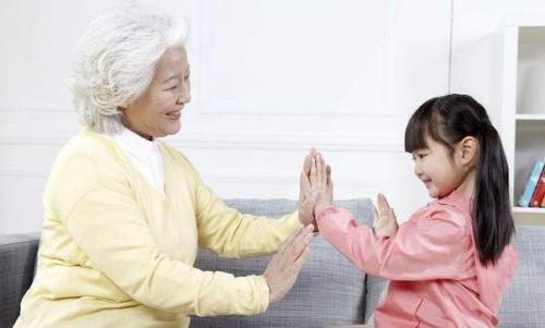 儿子长得像奶奶有什么说法