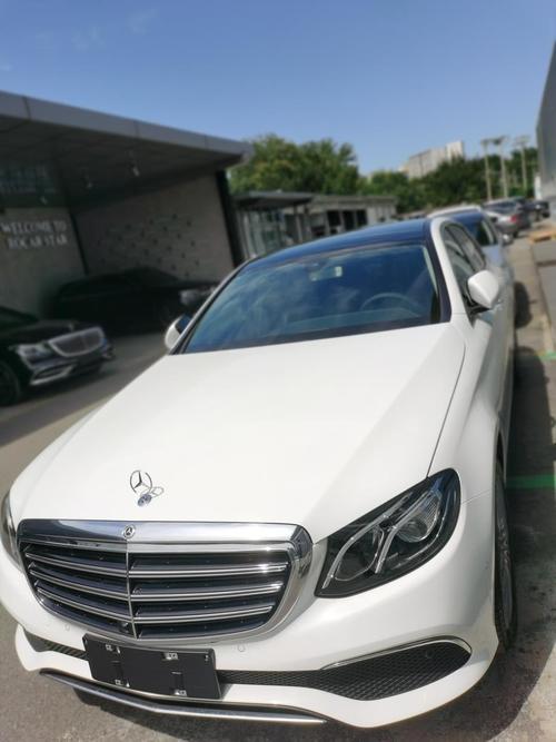 开奔驰怎样露立标