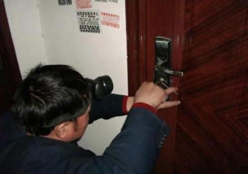 入户门锁提示没有关好门