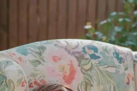 抚媚和妩媚的区别