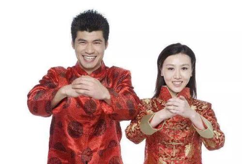 平辈的姐妹应该谁先给谁拜年