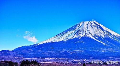 什么的富士山上盖着什么雪