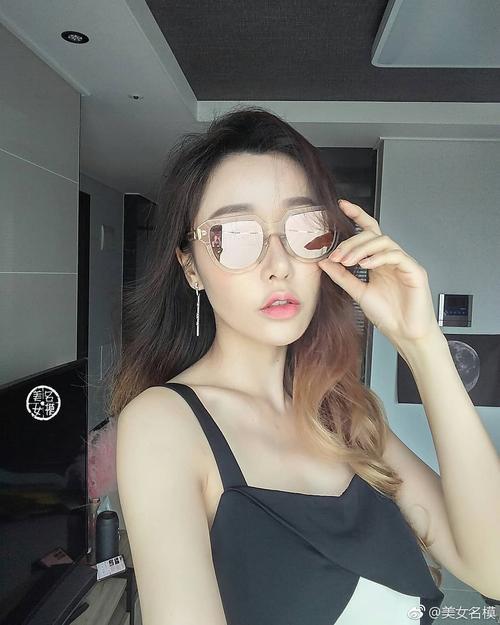 我有个酷眼镜原版女主叫什么