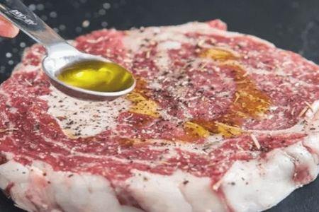 牛排冷冻后热水泡多久可以开煎