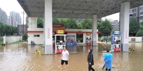 加油站能买水吗