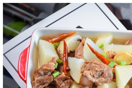 湖南羊肉炖萝卜的做法