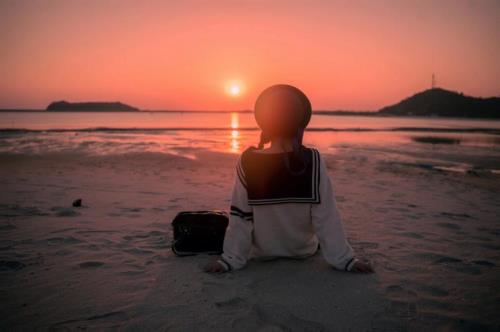 夕阳总会落在你的身上什么意思