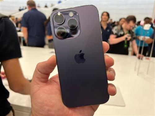 iphone14pro摄像头里面有两条杠