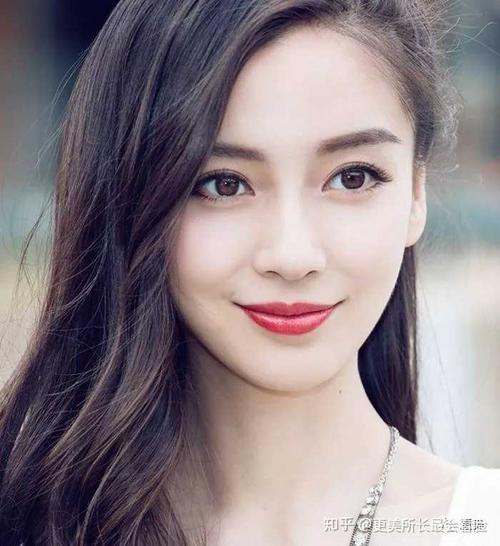 为什么拍照脸和嘴是歪的