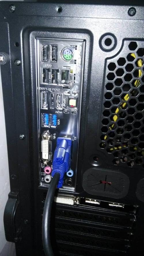 电脑跟电视能连接一个网线口吗