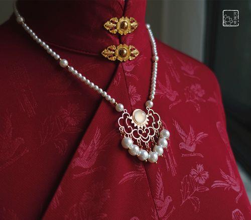红色明制汉服配什么璎珞
