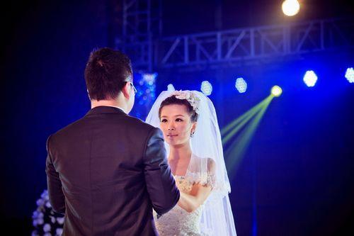 结婚谁唱的