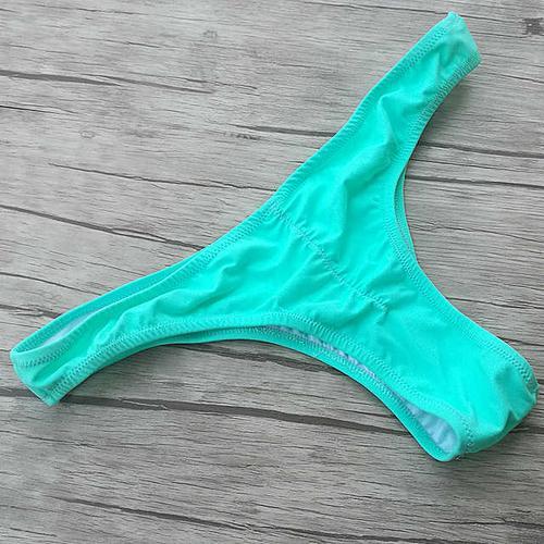 女生泳裤要垫东西吗
