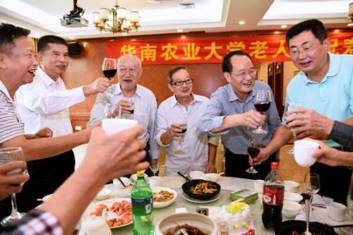 高校校长多少岁退休