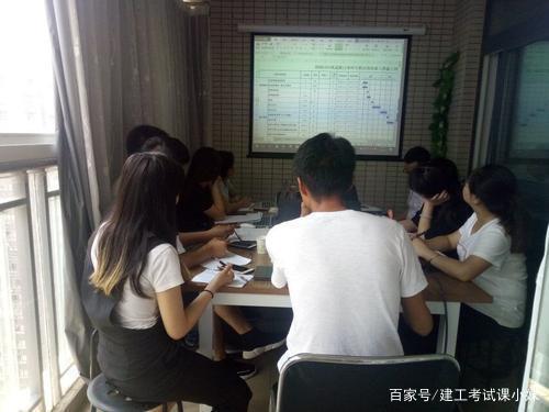 男的可以做资料员么
