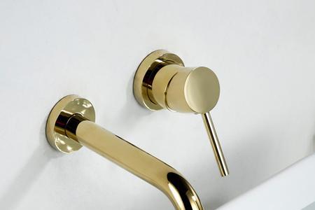 水龙头离墙预留多少公分