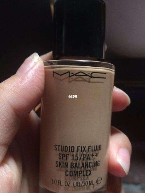 mac粉底液上妆斑驳怎么办