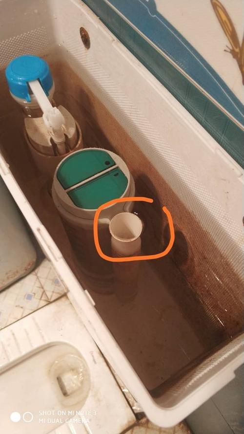 马桶里面水位多高算正常