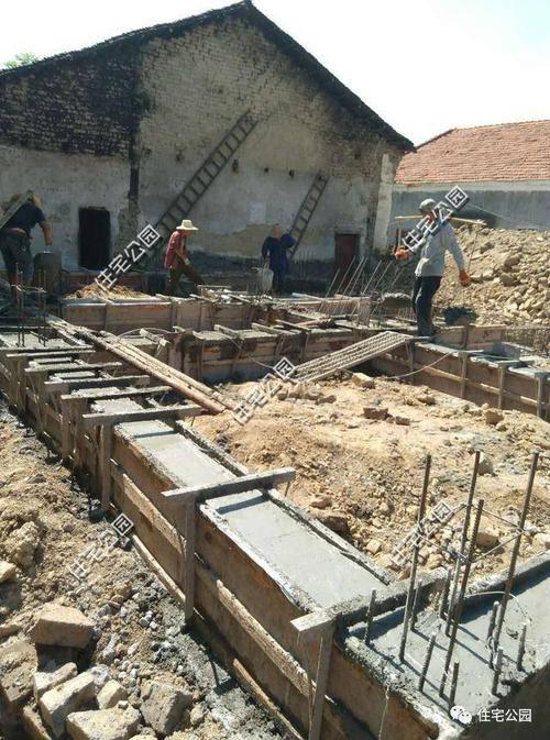 农村自建房圈梁加顶多少合适