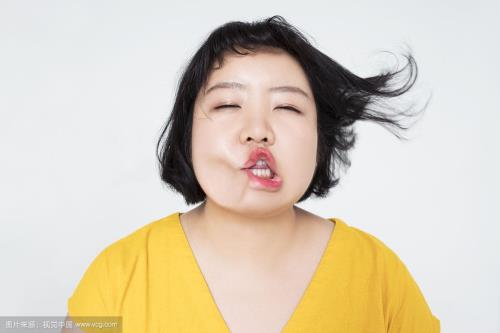 拍视频晃动脸变形怎么办