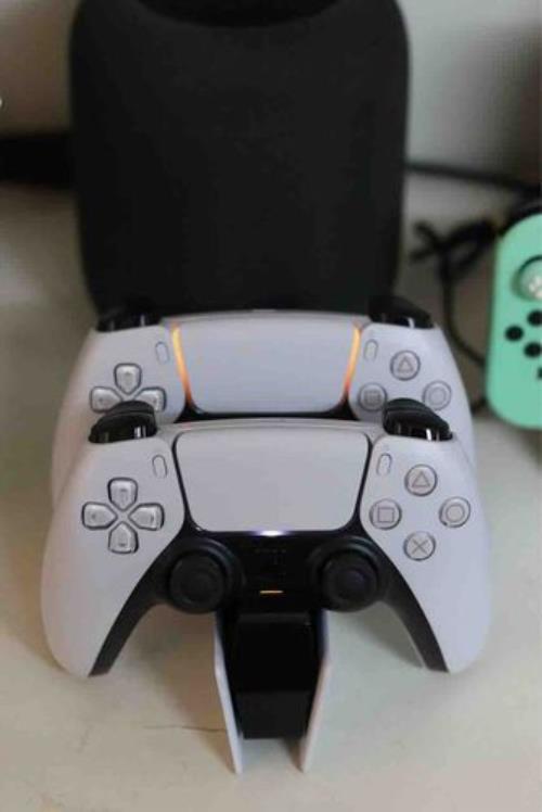 ps5手柄插到主机就充电吗
